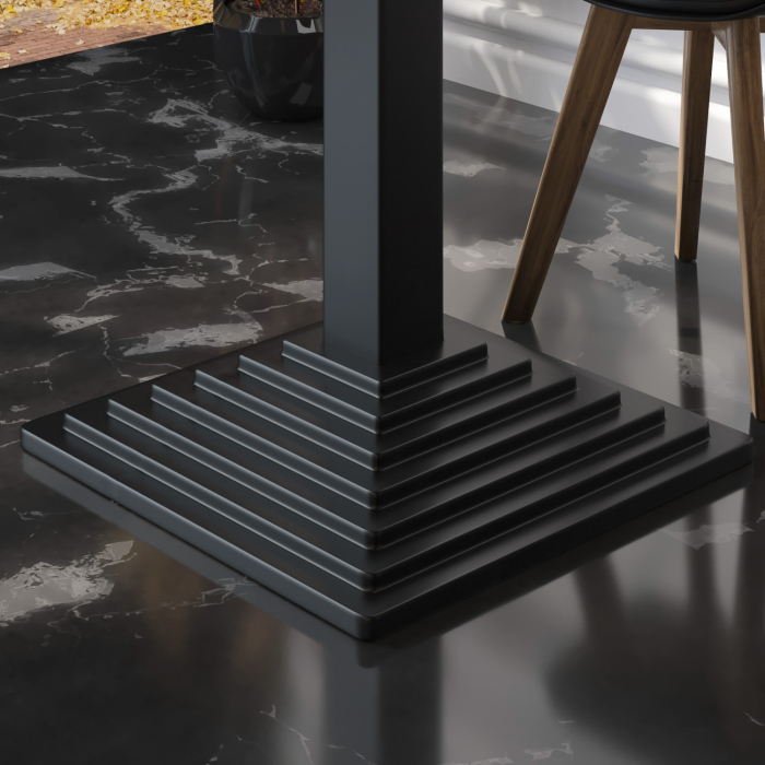 BPY | Bistro Steilet bord | 60 x 60 x 112 cm | Svart kant | Firkantet | Eik / Svart BPY | Bistro Steilet bord | 60 x 60 x 112 cm | Svart kant | Firkantet | Eik / Svart