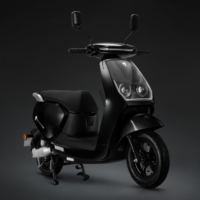 PHANTOM | E-Scooter | Blybatteri | 1200 Watt | 42km/h | Sort | + bagagebærer PHANTOM | E-Scooter | Blybatteri | 1200 Watt | 42km/h | Sort | + bagagebærer