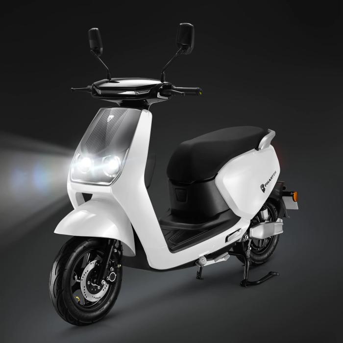 PHANTOM | El-scooter | litiumbatteri | 1500 watt | 45 km/t | Hvit | +Porter PHANTOM | El-scooter | litiumbatteri | 1500 watt | 45 km/t | Hvit | +Porter