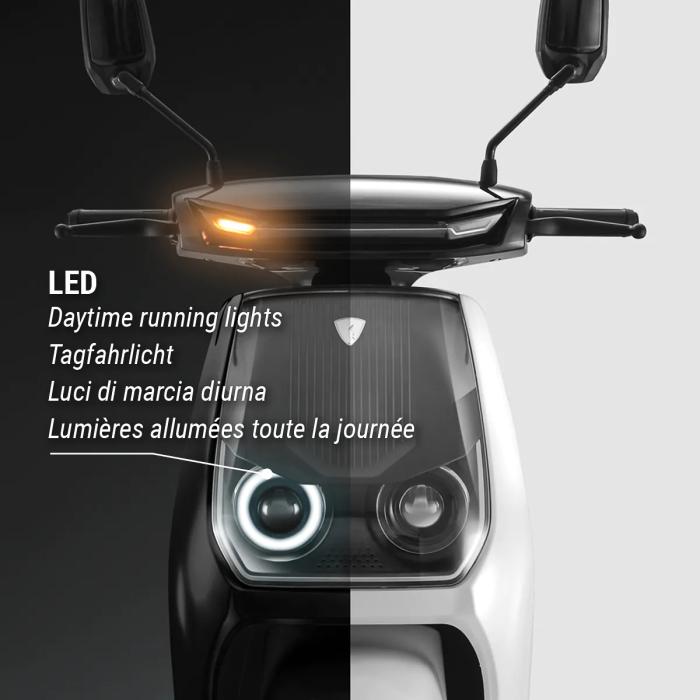 PHANTOM | El-scooter | litiumbatteri | 1500 watt | 45 km/t | Hvit | +Porter PHANTOM | El-scooter | litiumbatteri | 1500 watt | 45 km/t | Hvit | +Porter