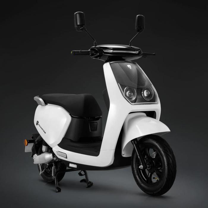 PHANTOM | El-scooter | litiumbatteri | 1500 watt | 45 km/t | Hvit | +Porter PHANTOM | El-scooter | litiumbatteri | 1500 watt | 45 km/t | Hvit | +Porter