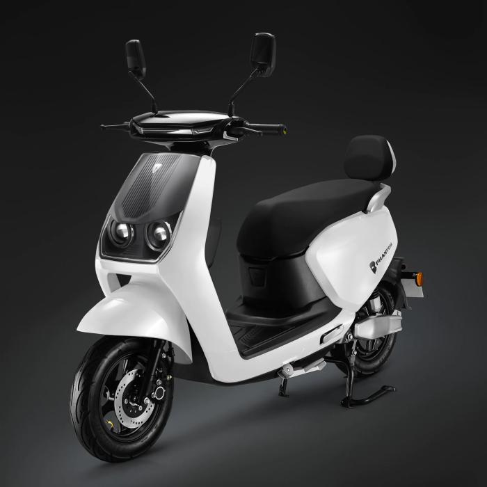 PHANTOM | El-scooter | litiumbatteri | 1500 watt | 45 km/t | Hvit | +Porter PHANTOM | El-scooter | litiumbatteri | 1500 watt | 45 km/t | Hvit | +Porter