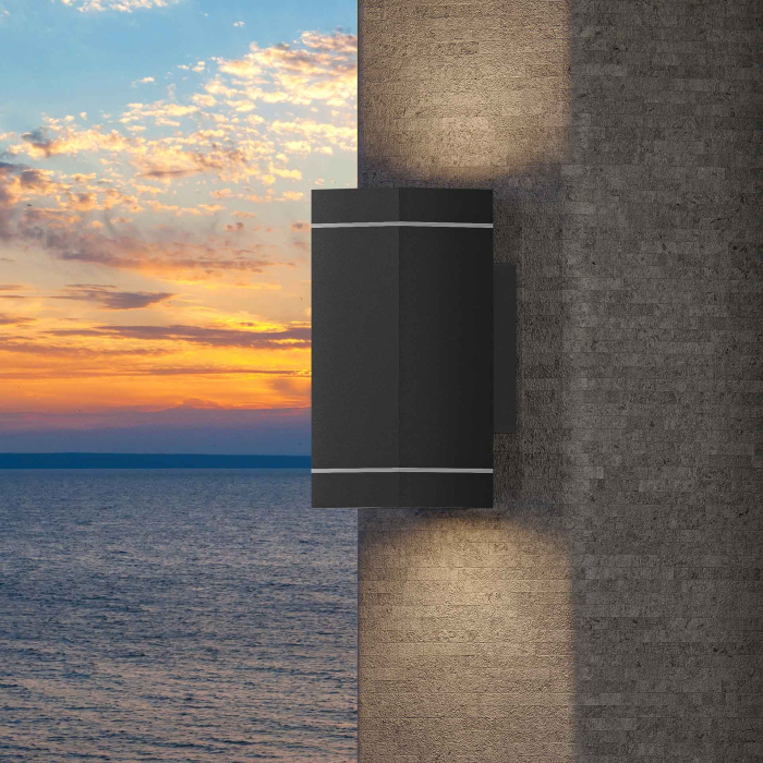 LISA | Veggspot | B:D:H 6,5 x 10 x 11 cm | Svart / aluminium | 2x20W | uteområde LISA | Veggspot | B:D:H 6,5 x 10 x 11 cm | Svart / aluminium | 2x20W | uteområde